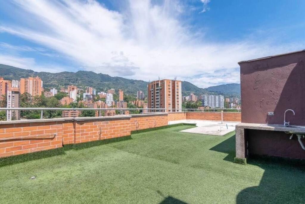 Apartment Stylish Loft, Balcony, Fast Internet, Parking 210