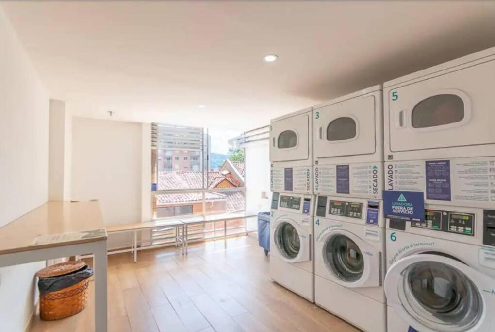 Stylish Loft, Balcony, Fast Internet, Parking 210 Apartment Medellin