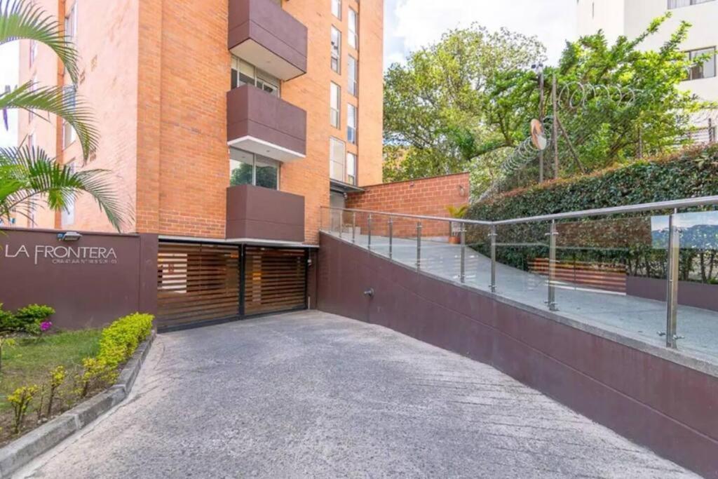 Stylish Loft, Balcony, Fast Internet, Parking 210 Medellin
